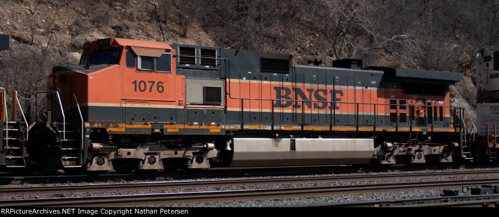 BNSF 1076